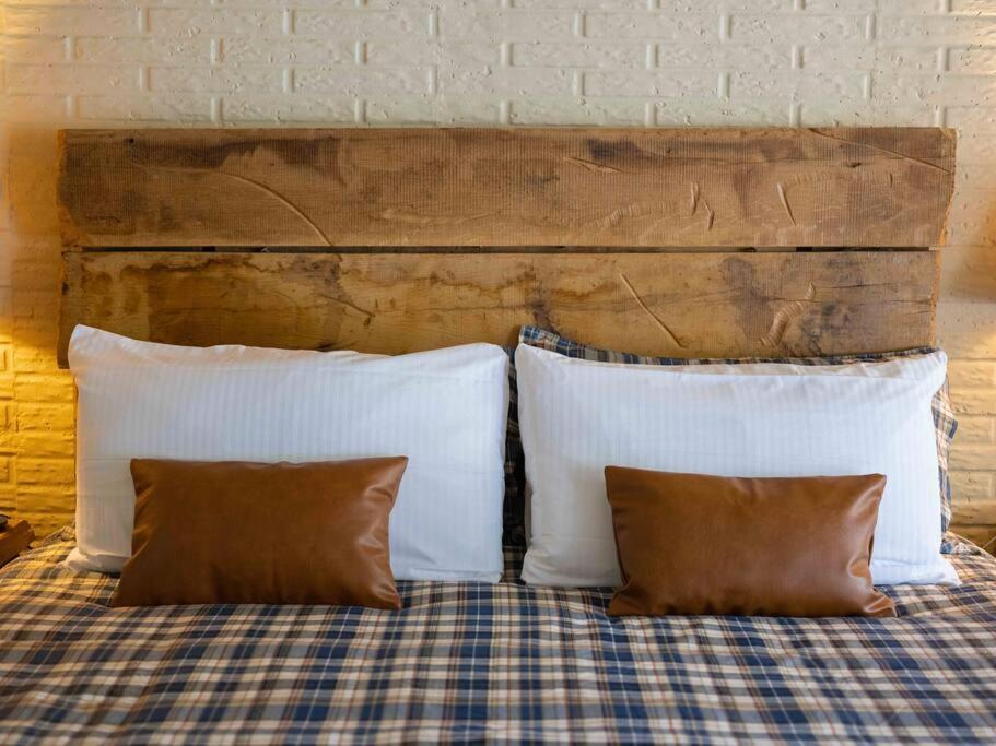 Stonegate Lodge Pool Fire Pits King Bedfast Wifi 50In Tv Room #209 Eureka Springs Esterno foto